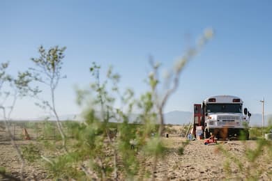 Mountain Views and Desert Skies in Southern California. Skoolie Vacation Rental - Glamping and Camping with WiFi Work From Anywhere Remote Work Digital Nomad - Family Friendly